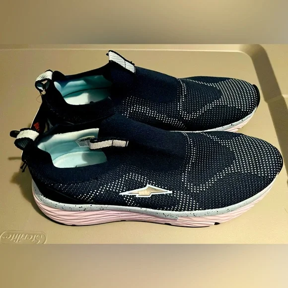 *NWT* Women’s size 9.5 Avia Navy blue slide on shoes. - Picture 2 of 2